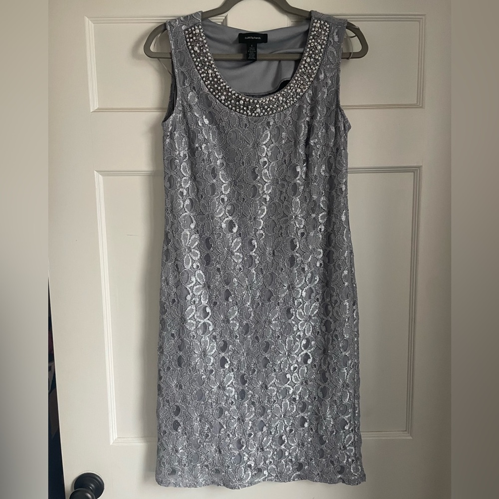 R & M Richards sleeveless metallic silver floral lace dress size 6